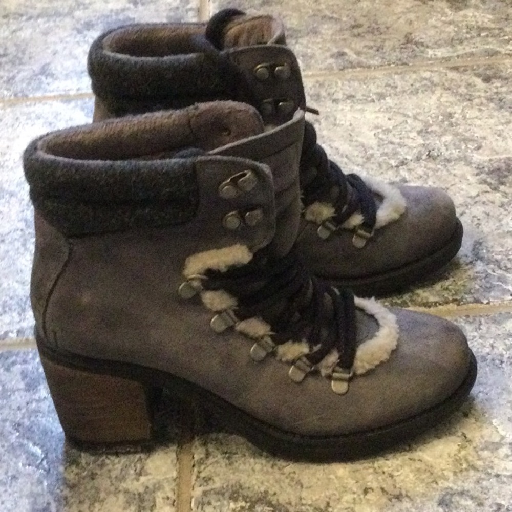 Boots only worn twice in good condition waterproof